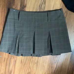Low rise pleated  mini skirt